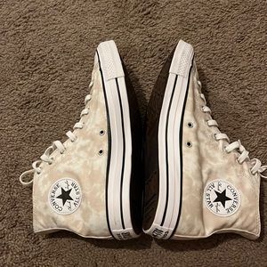Chuck Taylor converse tie dye